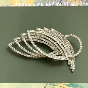 Large Signed Albert Weiss Brooch With Swarovski Icy Crystal Rhinestone.
